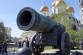 Moskau - Im Kreml, die Kanone ist zu groß um tatsächlich abgefeuert zu werden. Vielerorts in Russland sind die Militärdenkmäler und Kirchen in einem sehr guten Zustand, oft die Wohnhäuser rund herum weniger