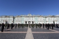 St. Petersburg - Winterpalast mit Probe für die Feierlichkeiten am 9. Mai